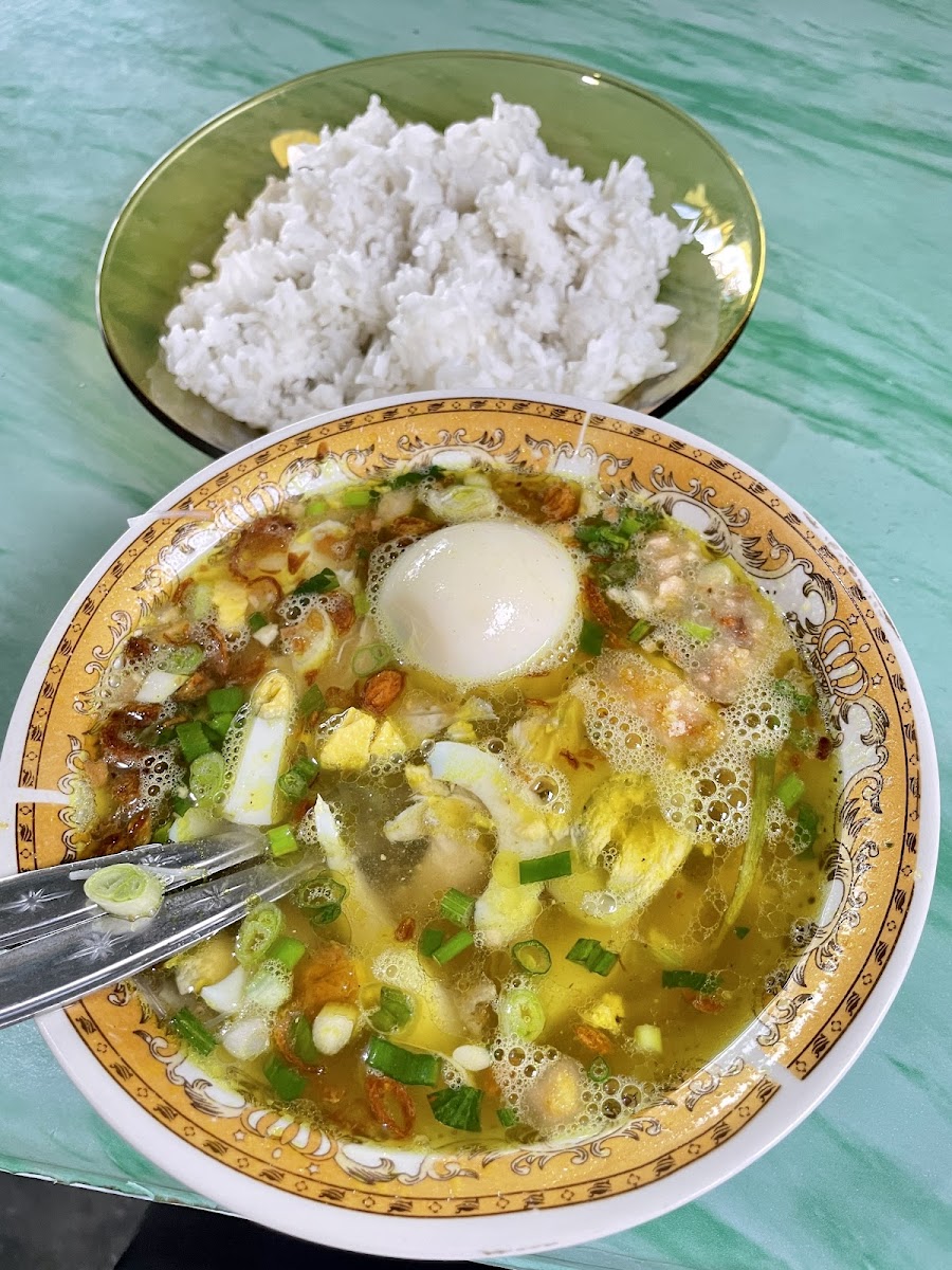 Soto Ayam Lamongan Jogoroso Pak Santoman